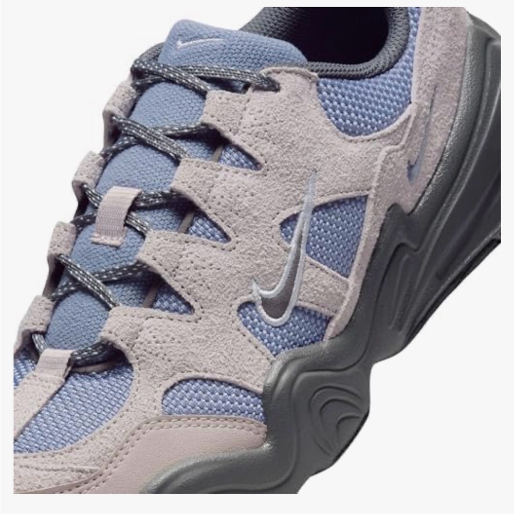 Nike Textured Blue and Gray Athletic Shoes perfect for 🏃‍♀️